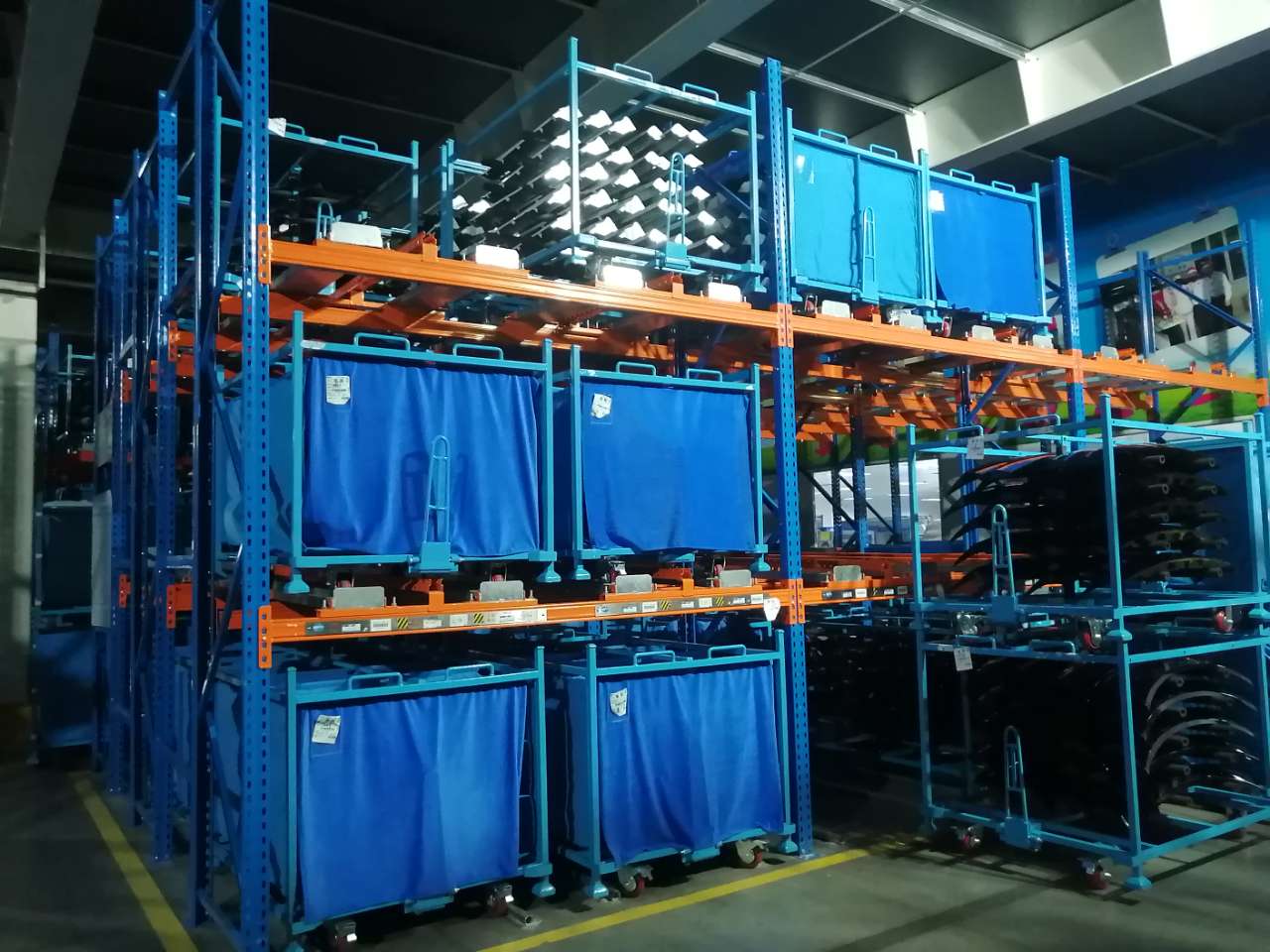 重力式貨架